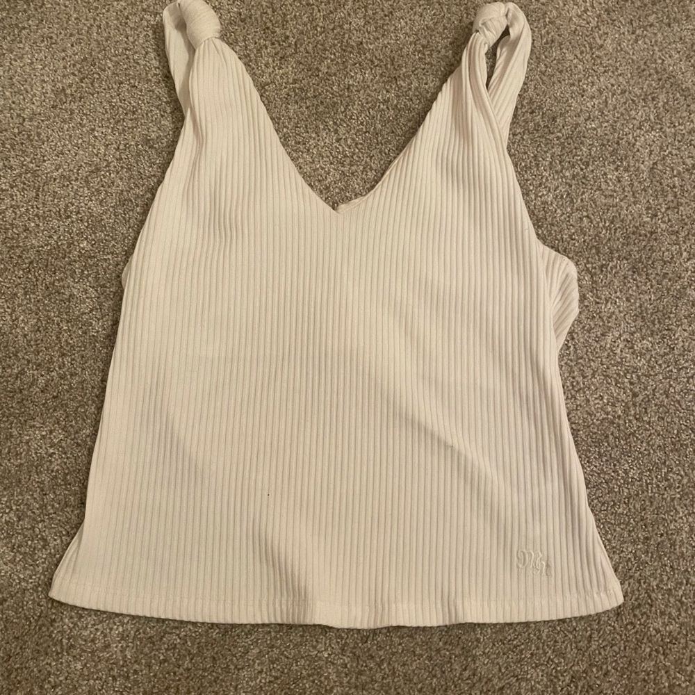 White tank top. Brand- Miss Me. Size- small but fits medium too! Never worn!